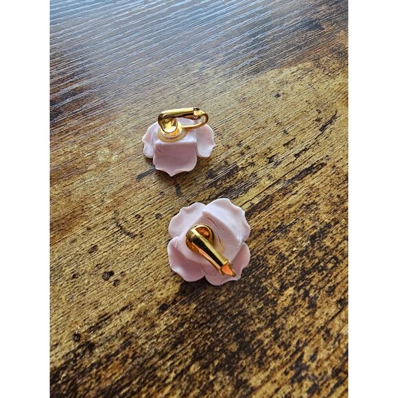 Vintage 1980s Clip On Earrings 3D Light Pink Rose Flower - Picture 2 of 3